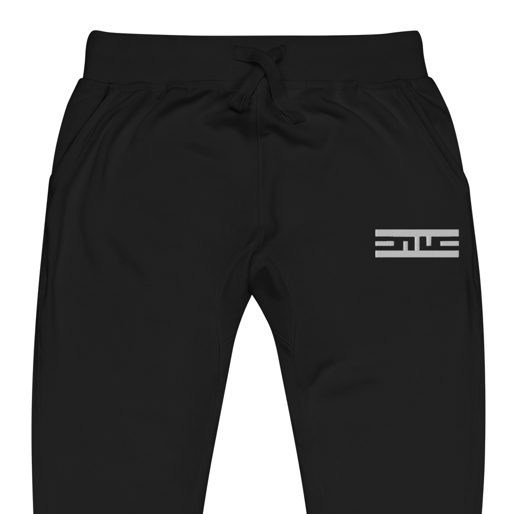 Close-up of the white ELITE® icon on the black ELITE® Icon Sweatpants