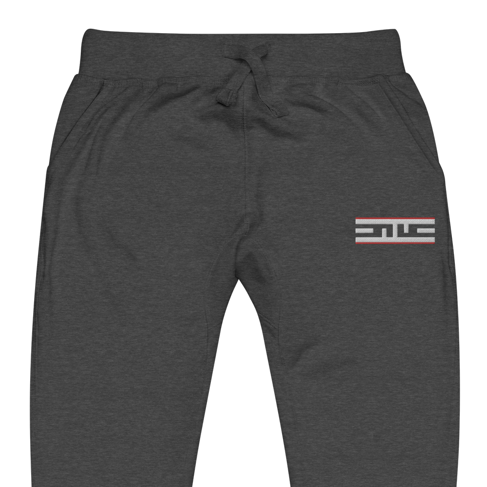 Close-up of the Red Label ELITE® icon on the charcoal heather sweatpants