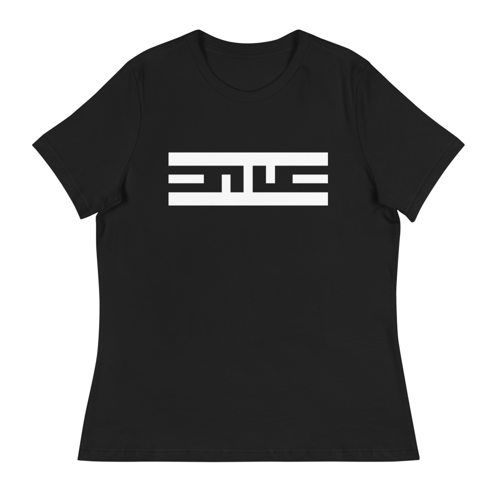 Front of the black Women's Relaxed ELITE® Icon Tee with the white ELITE® icon across the chest